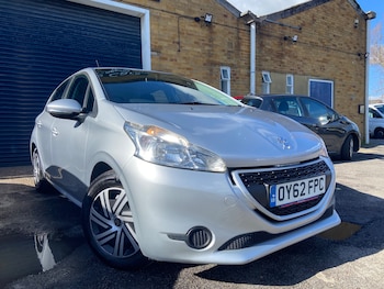 Used Peugeot 208 2012 for sale - 77743435: Photo