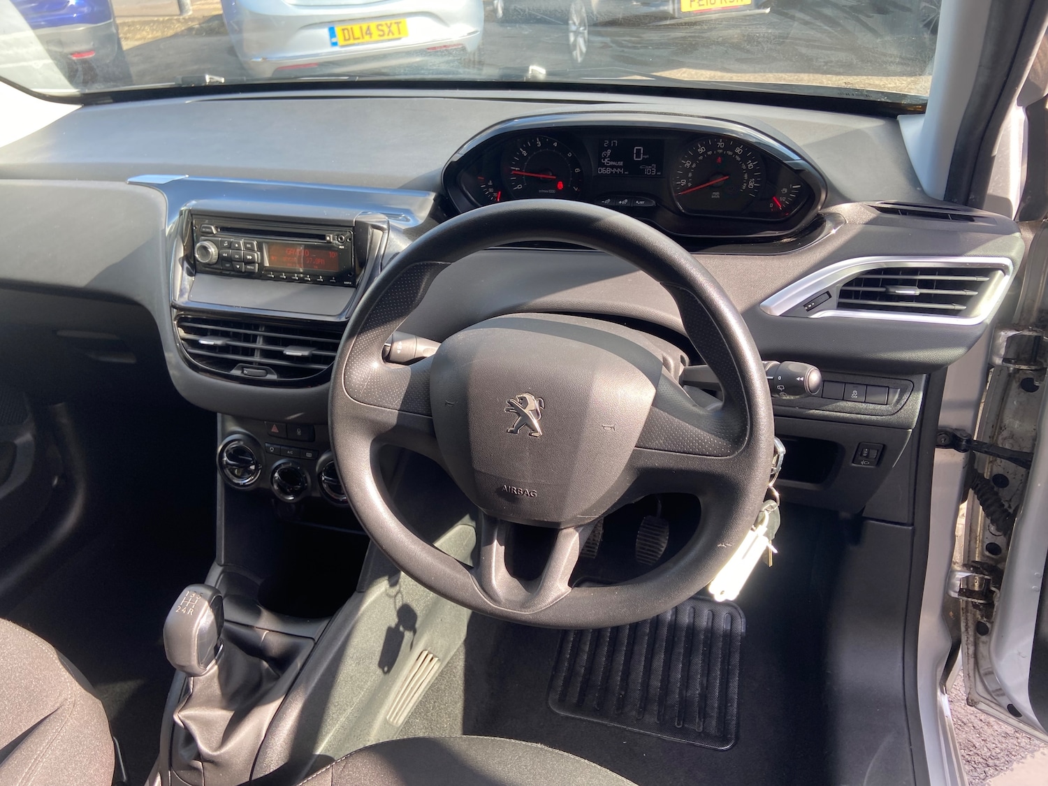 Used Peugeot 208 2012 for sale - 77743435: Photo 30