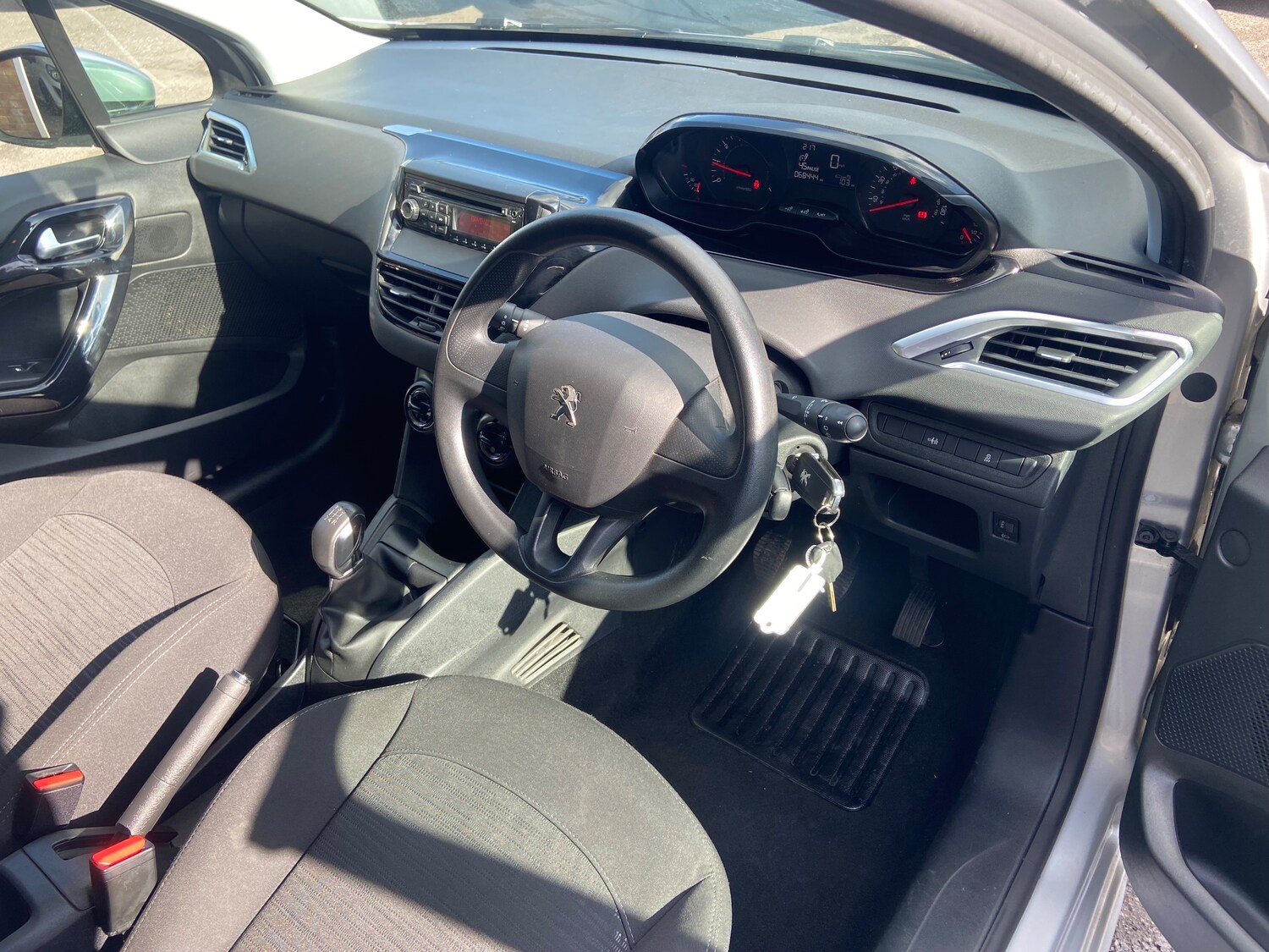 Used Peugeot 208 2012 for sale - 77743435: Photo 33