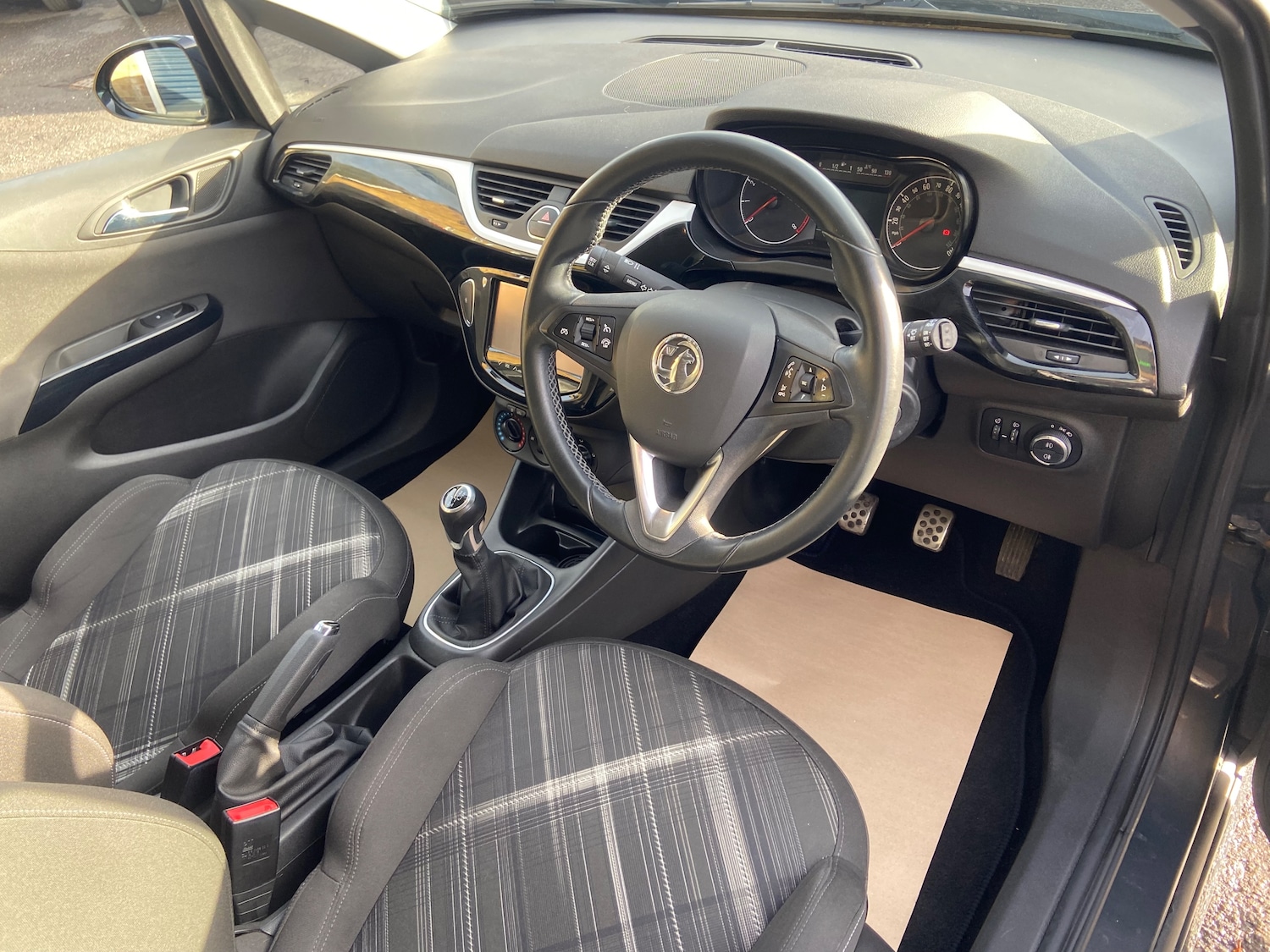 Used Vauxhall Corsa 2015 for sale - 76420237: Photo 18