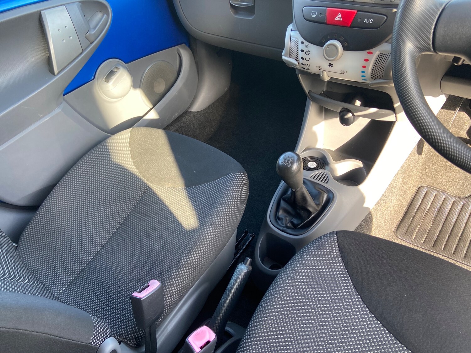 Used Toyota AYGO 2010 for sale - 77673996: Photo 28