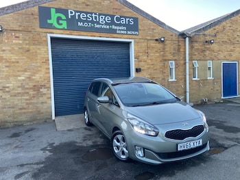 Used Kia Carens 2015 for sale - 77927515: Photo