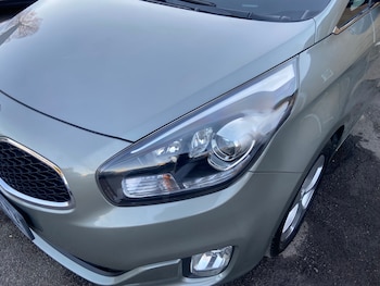 Used Kia Carens 2015 for sale - 77927515: Photo