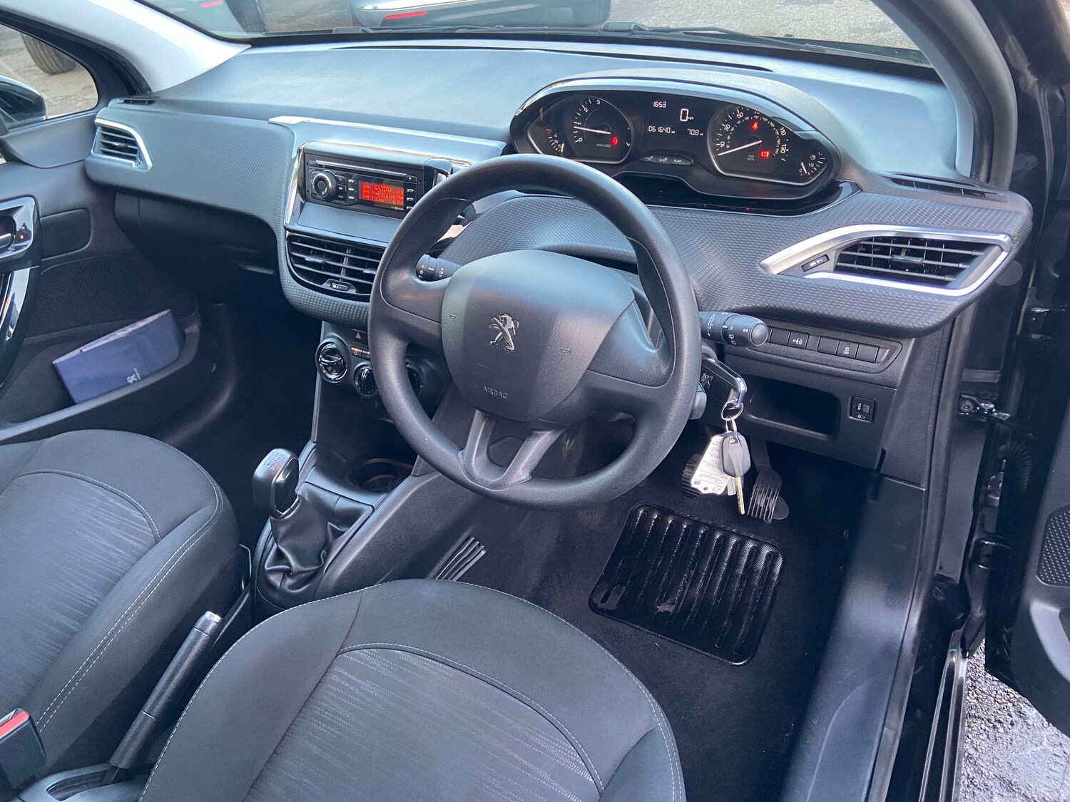 Used Peugeot 208 2016 for sale - 77673993: Photo 35