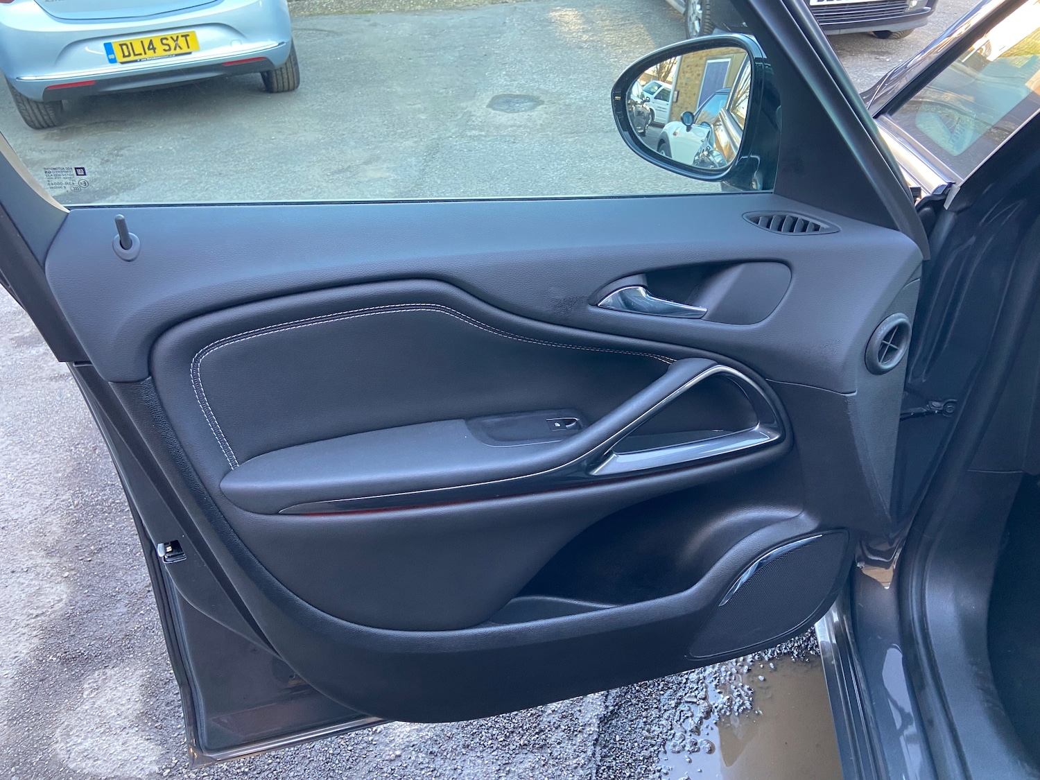 Used Vauxhall Zafira 2016 for sale - 77942200: Photo 17