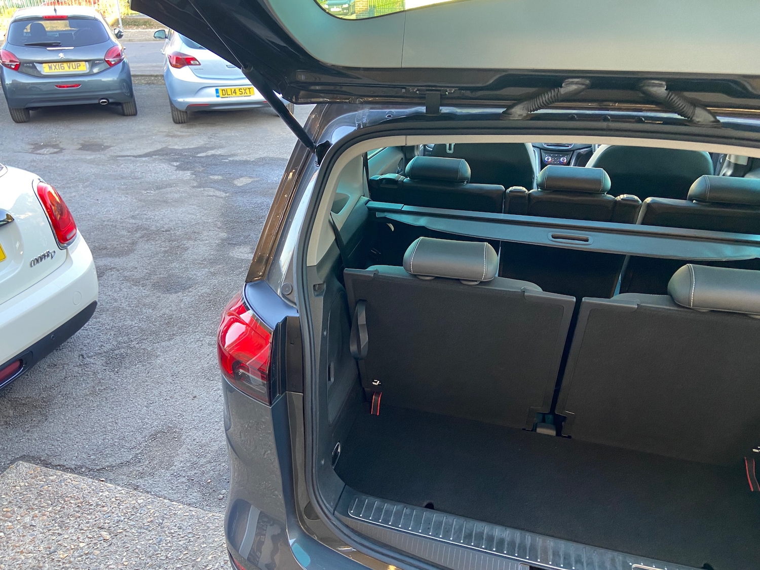 Used Vauxhall Zafira 2016 for sale - 77942200: Photo 23