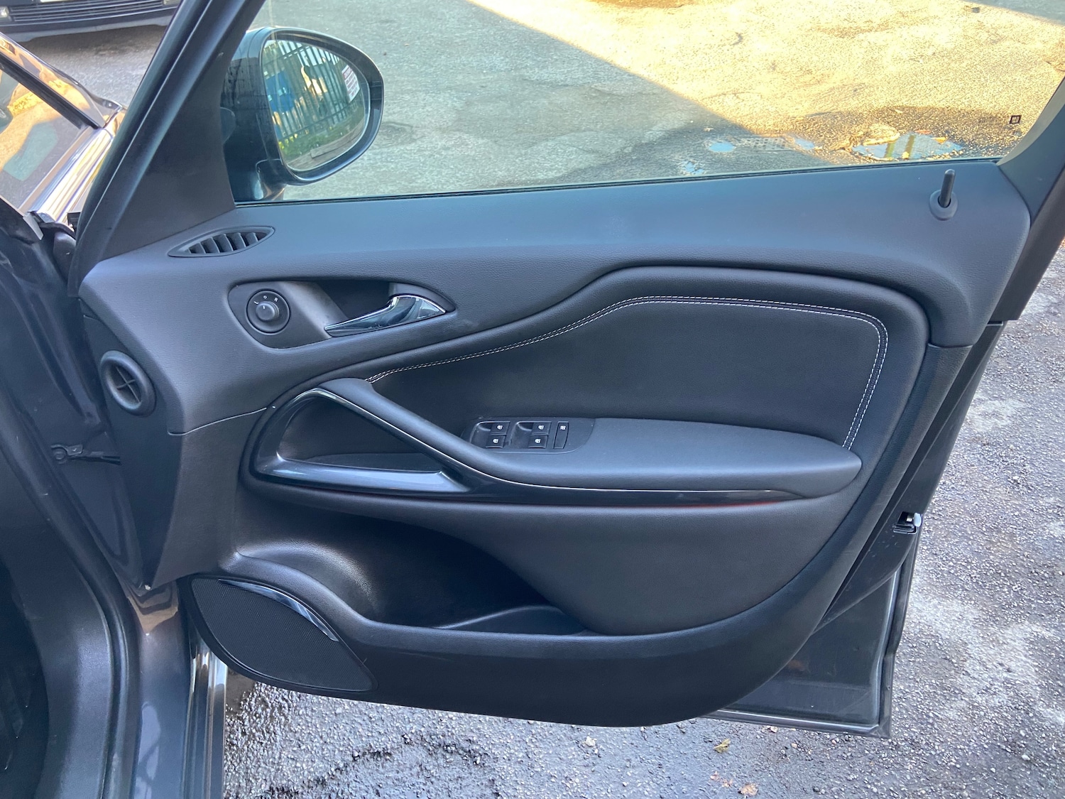 Used Vauxhall Zafira 2016 for sale - 77942200: Photo 32