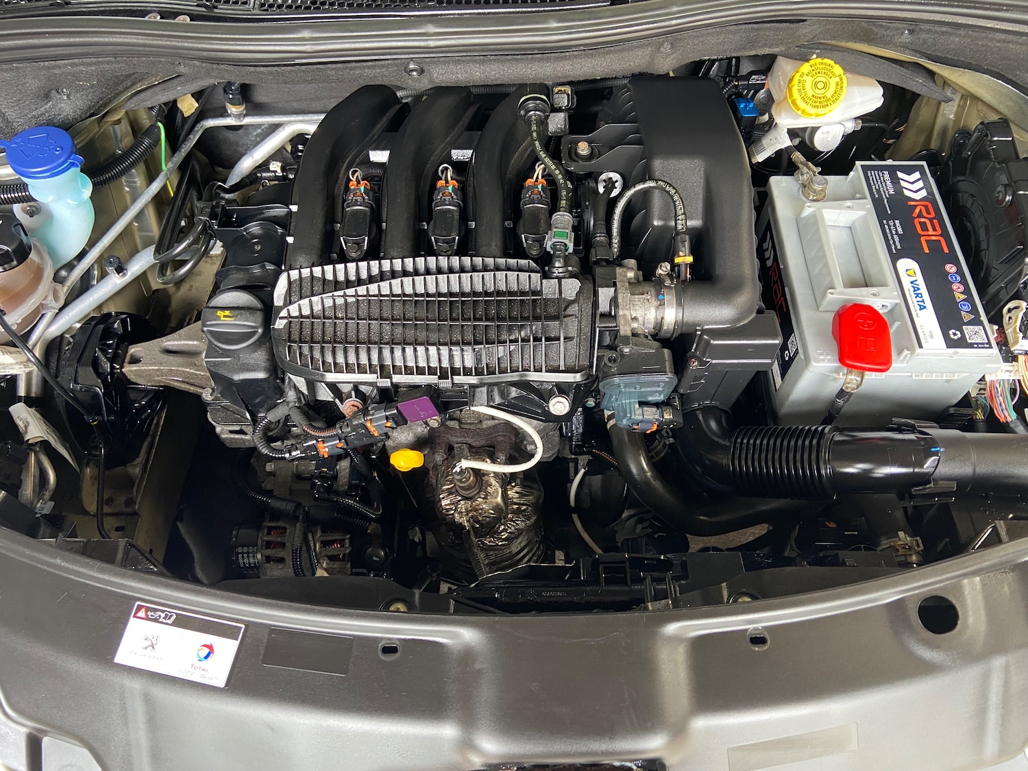 Used Peugeot 208 2015 for sale - 76501189: Photo 15