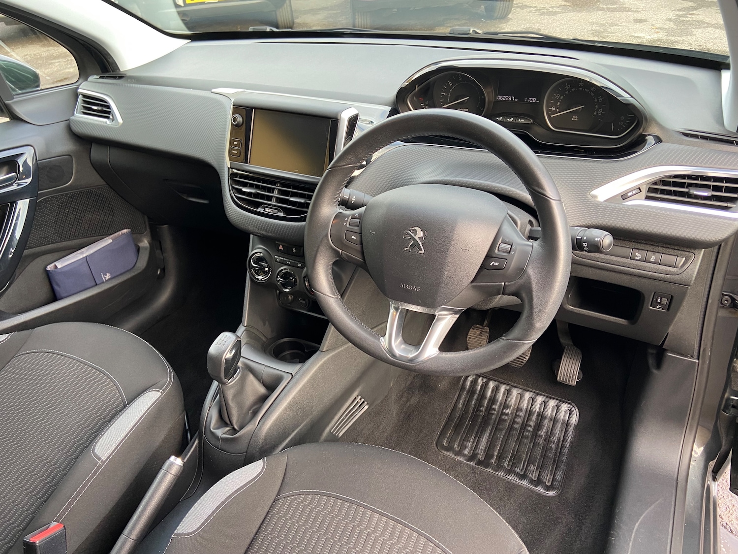 Used Peugeot 208 2015 for sale - 76501189: Photo 21