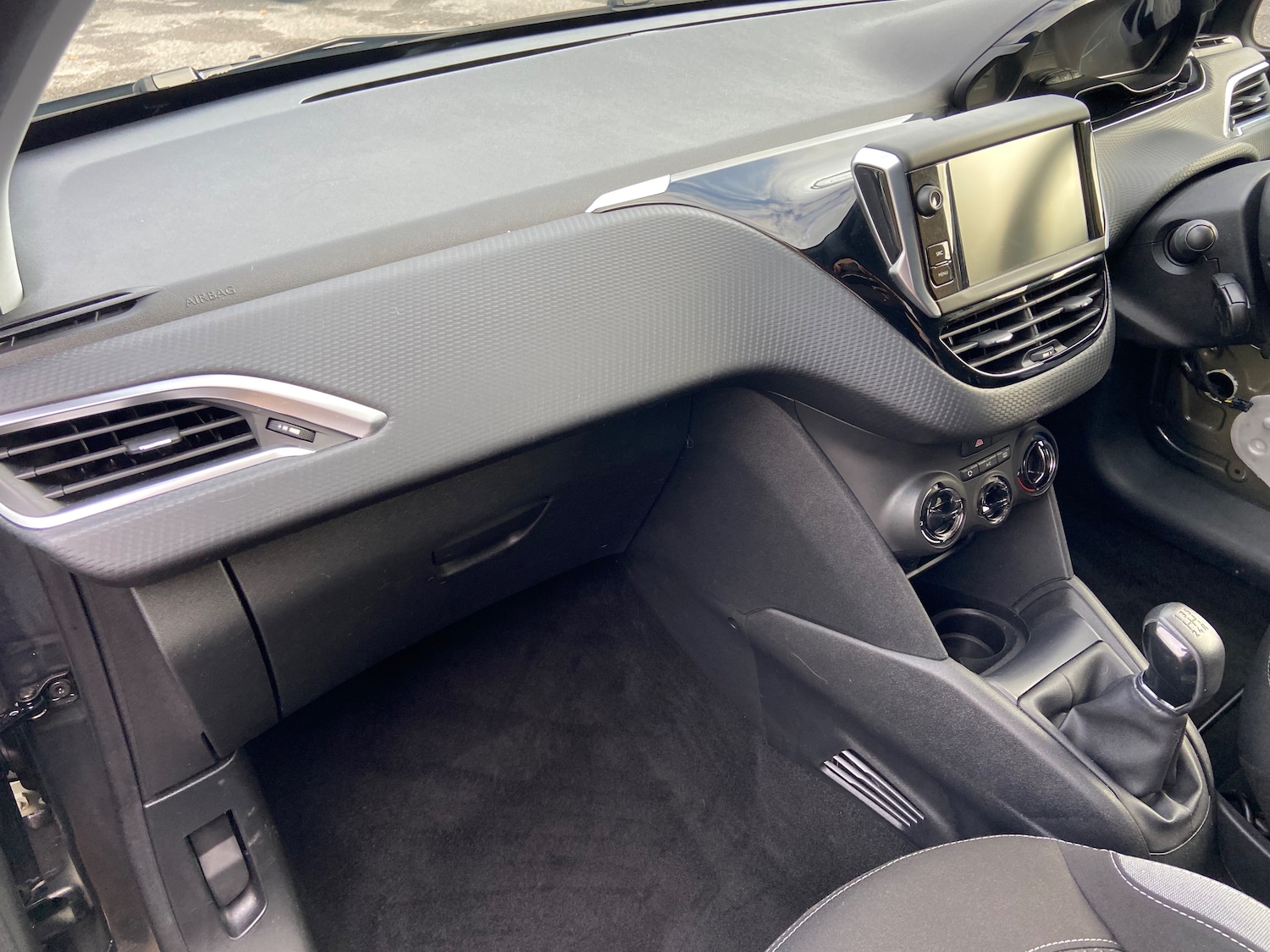 Used Peugeot 208 2015 for sale - 76501189: Photo 31