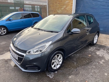 Used Peugeot 208 2015 for sale - 76501189: Photo