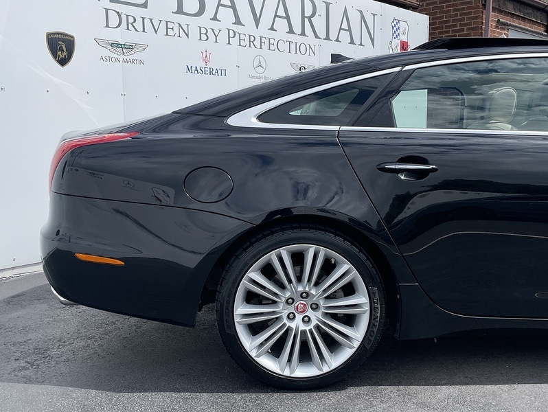 Used Jaguar XJ 2014 for sale - 76403220: Photo 12