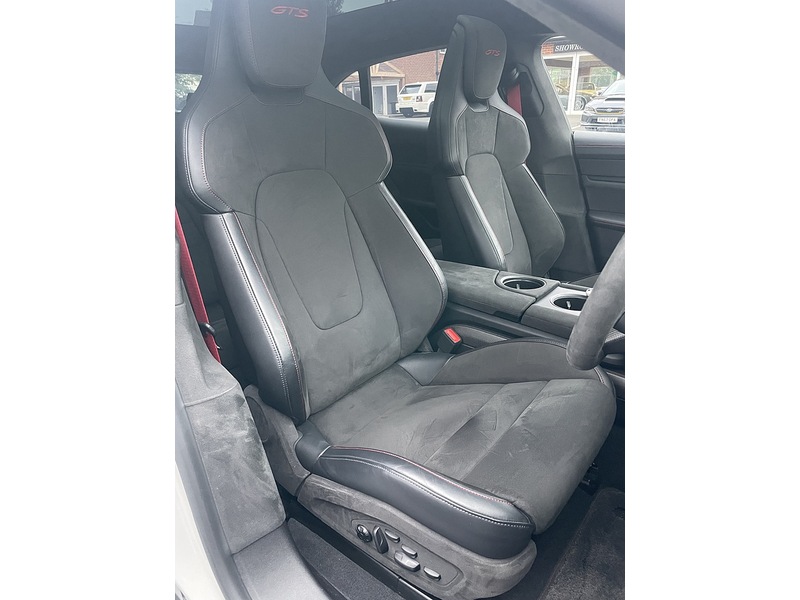 Used Porsche Taycan 2023 for sale - 76320196: Photo 35