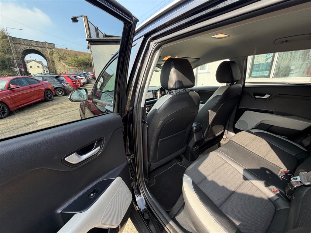 Used Kia Stonic 2018 for sale - 77975724: Photo 27