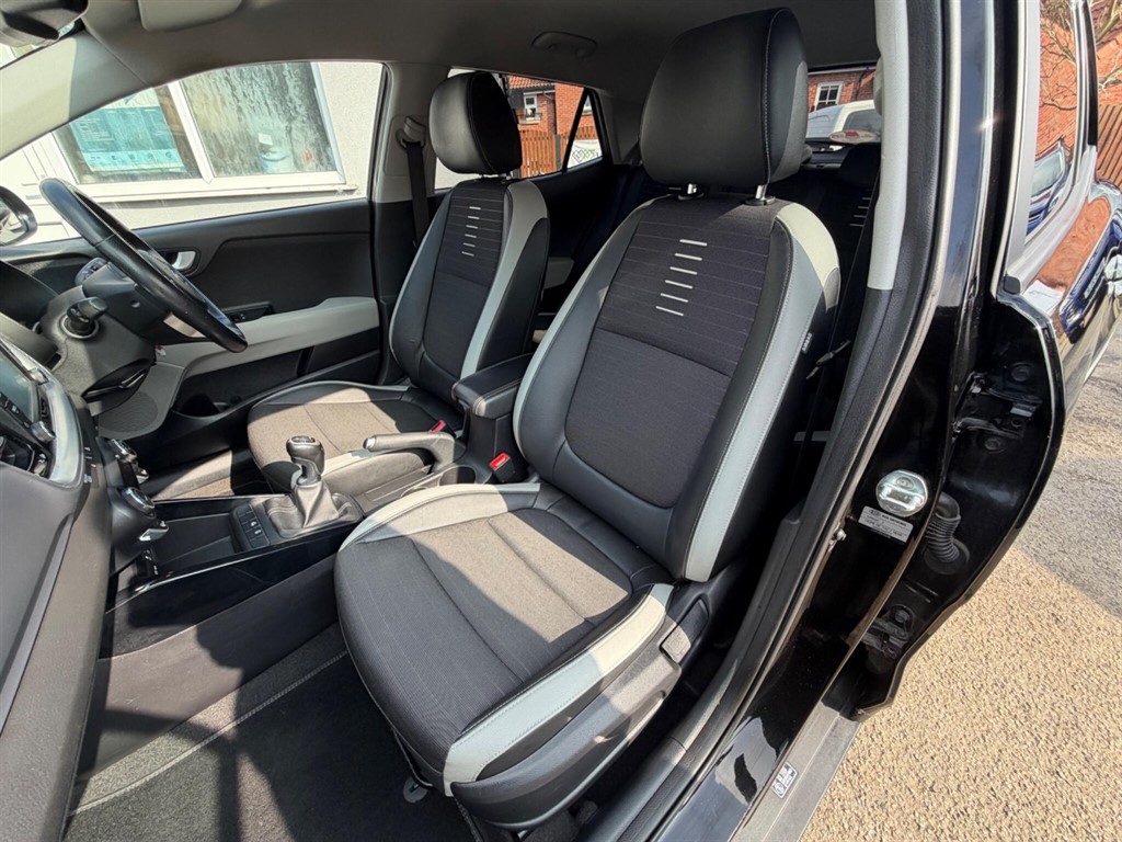 Used Kia Stonic 2018 for sale - 77975724: Photo 28