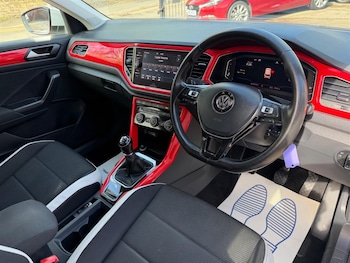 Used Volkswagen T-Roc 2019 for sale - 78233124: Photo