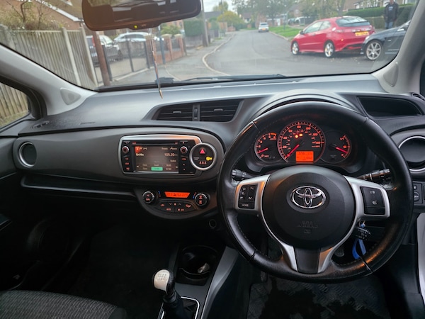 Used Toyota Yaris 2014 for sale - 76346103: Photo 11
