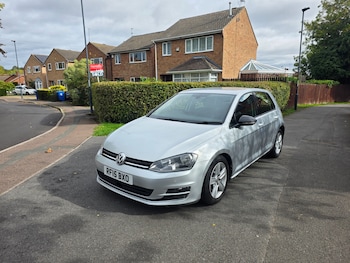 Volkswagen - Golf