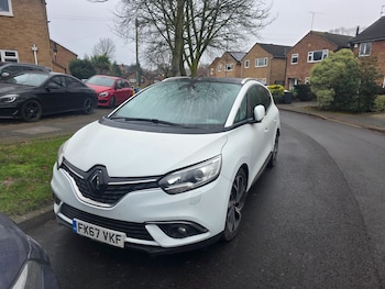 Used Renault Grand Scenic 2017 for sale - 77501231: Photo