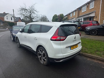 Used Renault Grand Scenic 2017 for sale - 77501231: Photo