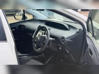 Used Toyota Prius 2021 for sale - 79732306: Photo
