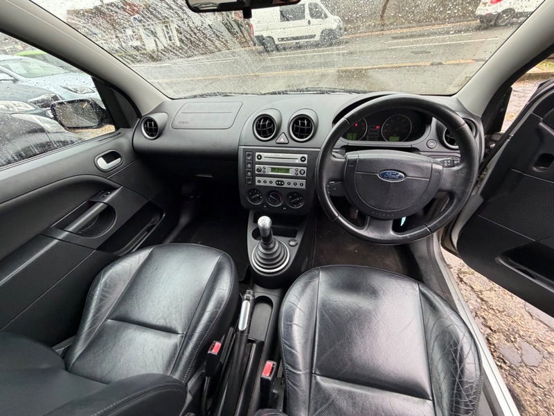 Used Ford Fiesta 2004 for sale - 77370390: Photo 9