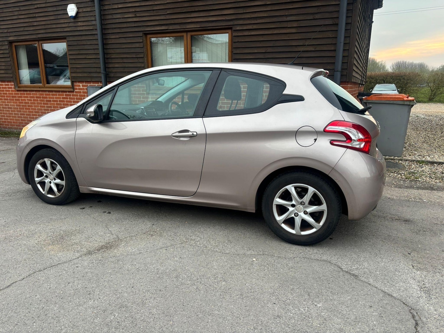 Used Peugeot 208 2012 for sale - 78034702: Photo 2