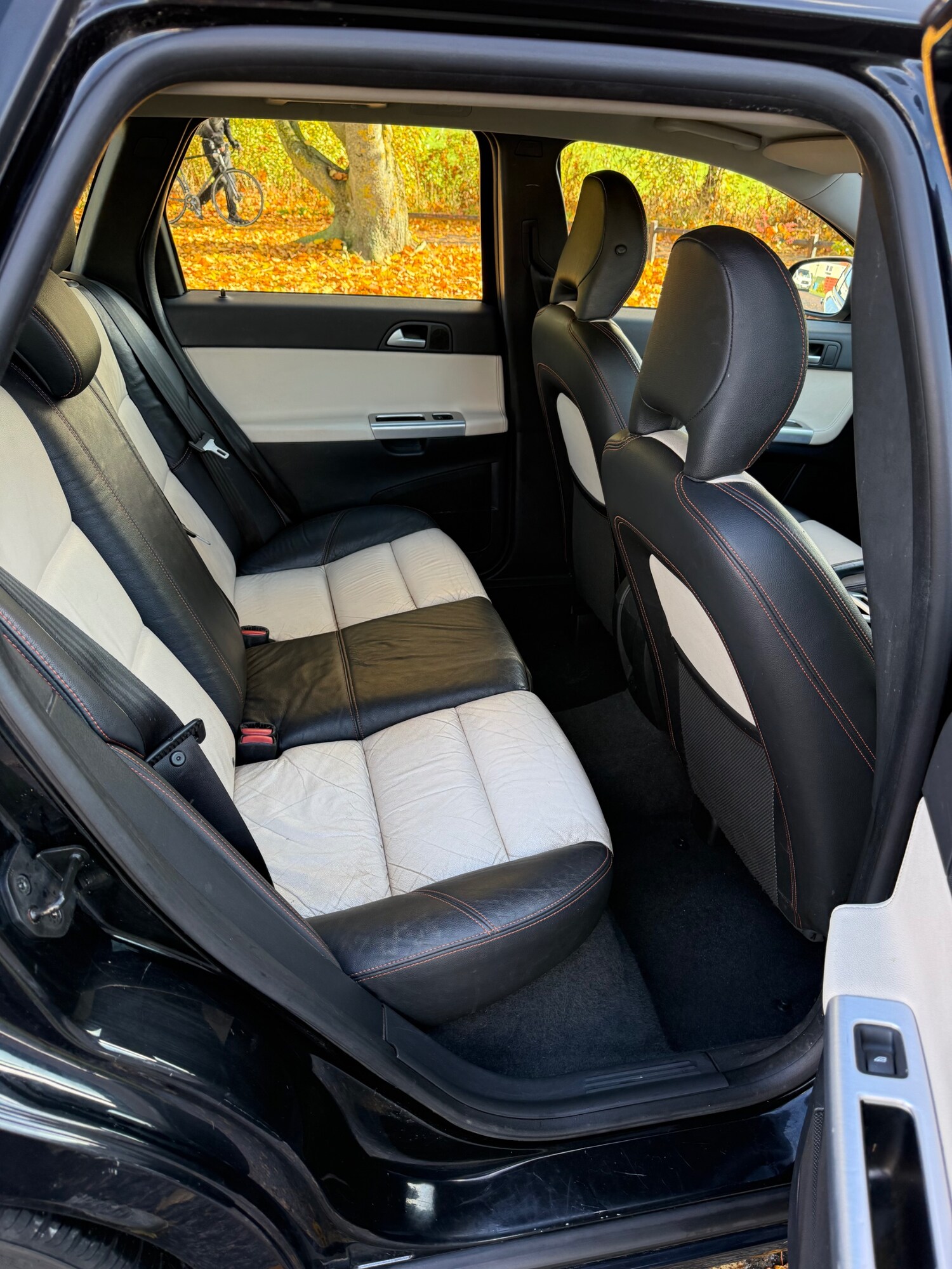 Used Volvo V50 2011 for sale - 76319808: Photo 10