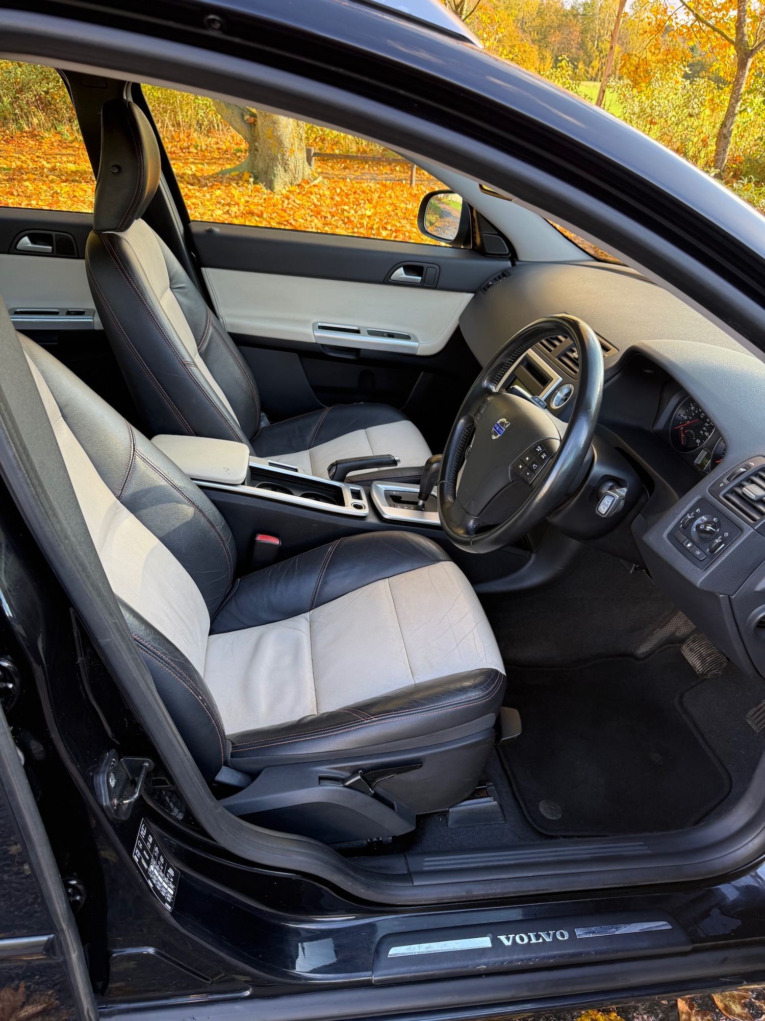 Used Volvo V50 2011 for sale - 76319808: Photo 8