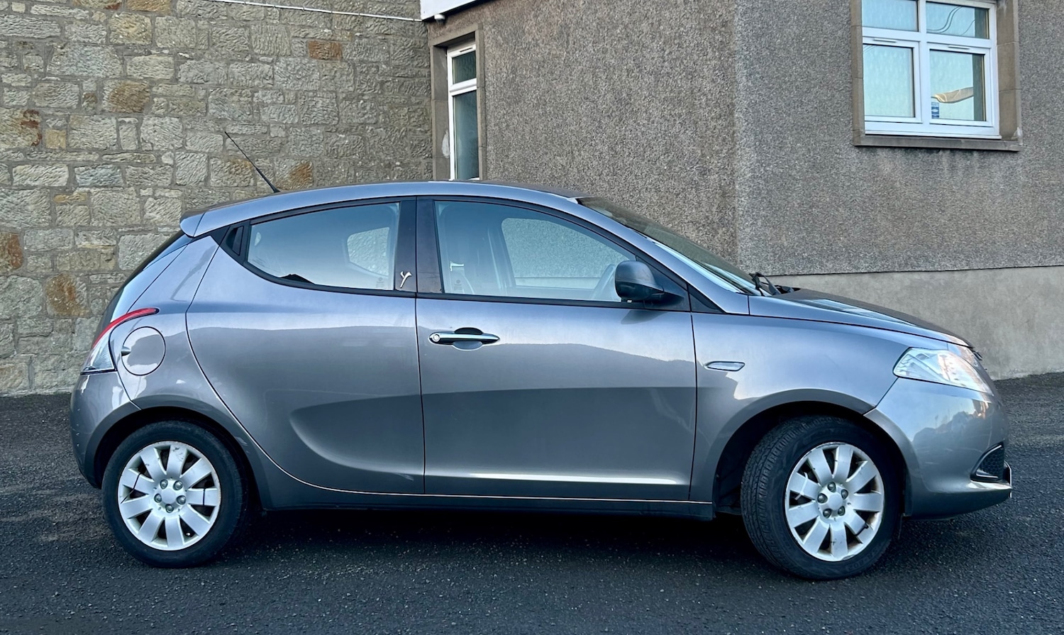 Used Chrysler Ypsilon 2014 for sale - 76696577: Photo 2