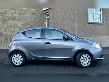 Used Chrysler Ypsilon 2014 for sale - 76696577: Photo