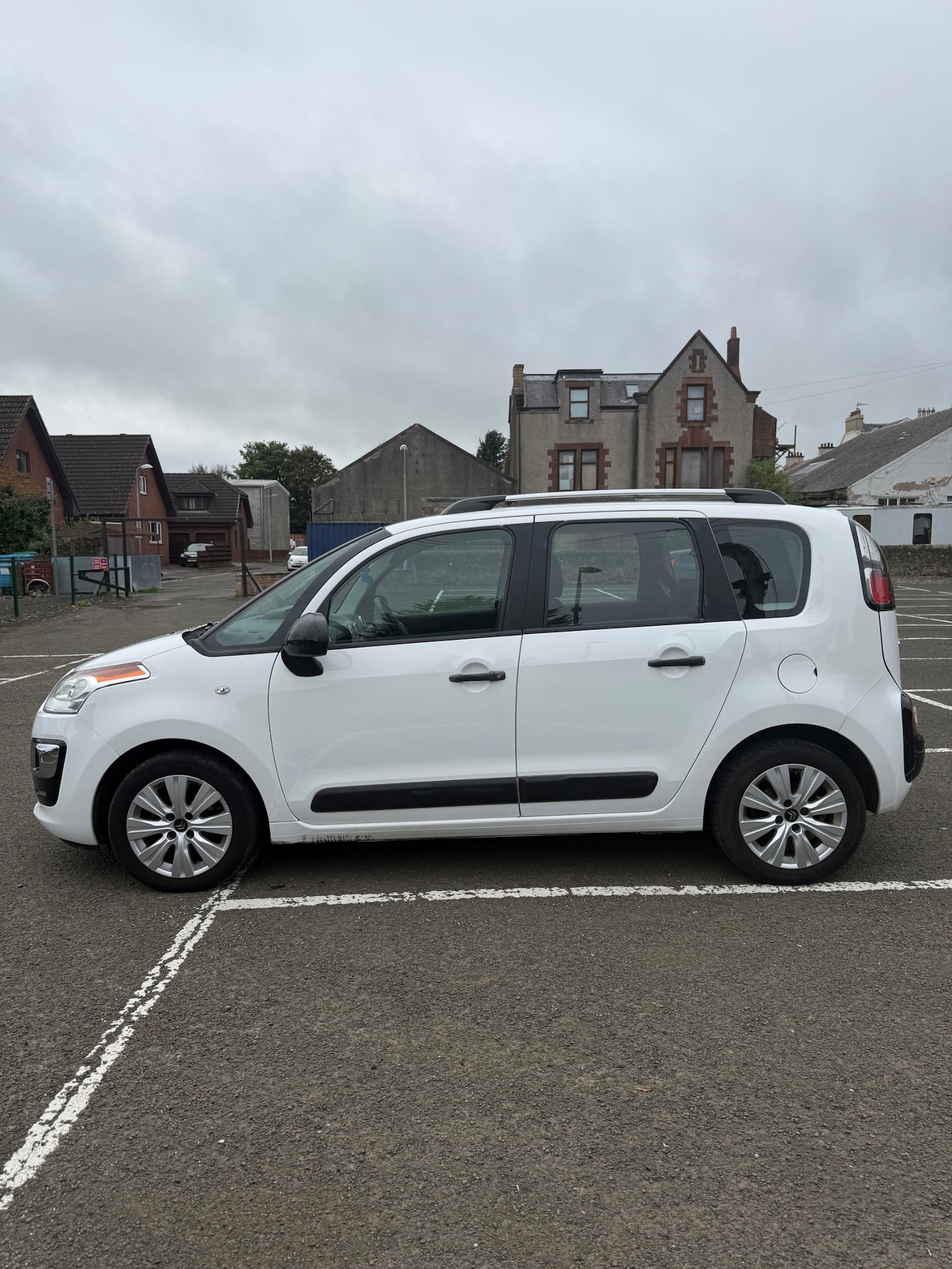 Used Citroen C3 Picasso 2017 for sale - 76181650: Photo 1