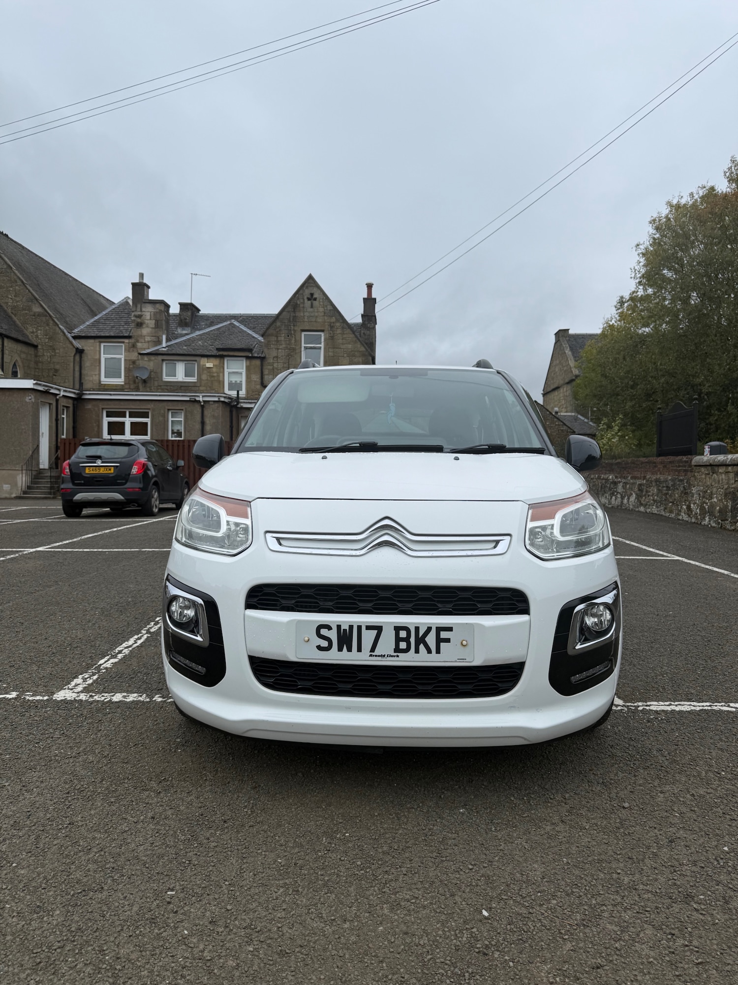 Used Citroen C3 Picasso 2017 for sale - 76181650: Photo 3