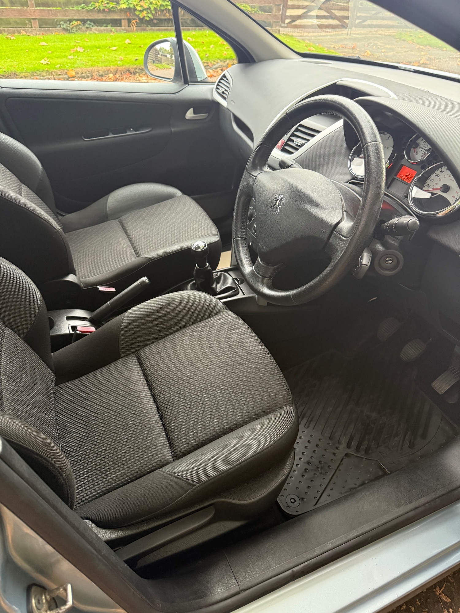 Used Peugeot 207 2011 for sale - 76088446: Photo 9