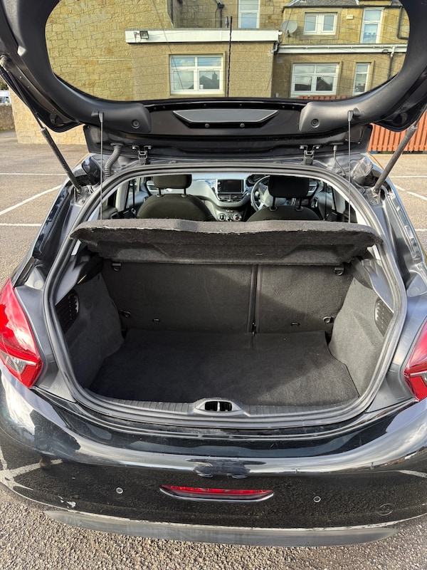 Used Peugeot 208 2017 for sale - 76322525: Photo 11
