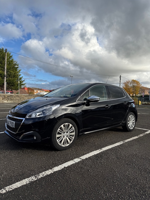 Used Peugeot 208 2017 for sale - 76322525: Photo 1
