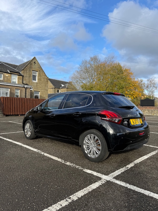 Used Peugeot 208 2017 for sale - 76322525: Photo 4