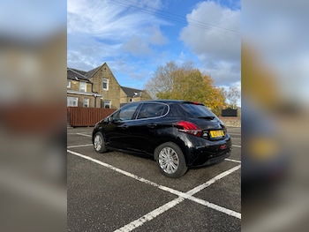 Used Peugeot 208 2017 for sale - 76322525: Photo 4