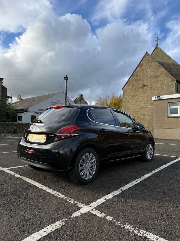 Used Peugeot 208 2017 for sale - 76322525: Photo 6