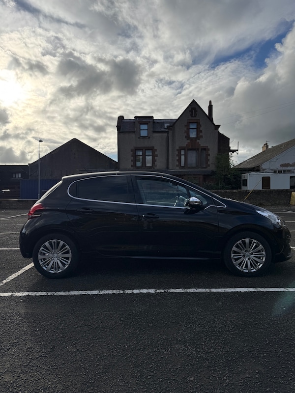 Used Peugeot 208 2017 for sale - 76322525: Photo 8