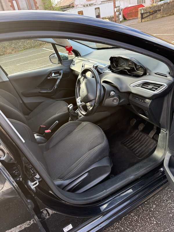 Used Peugeot 208 2017 for sale - 76322525: Photo 9