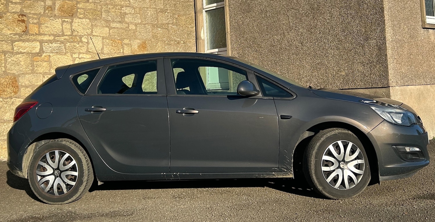 Used Vauxhall Astra 2013 for sale - 76606028: Photo 2