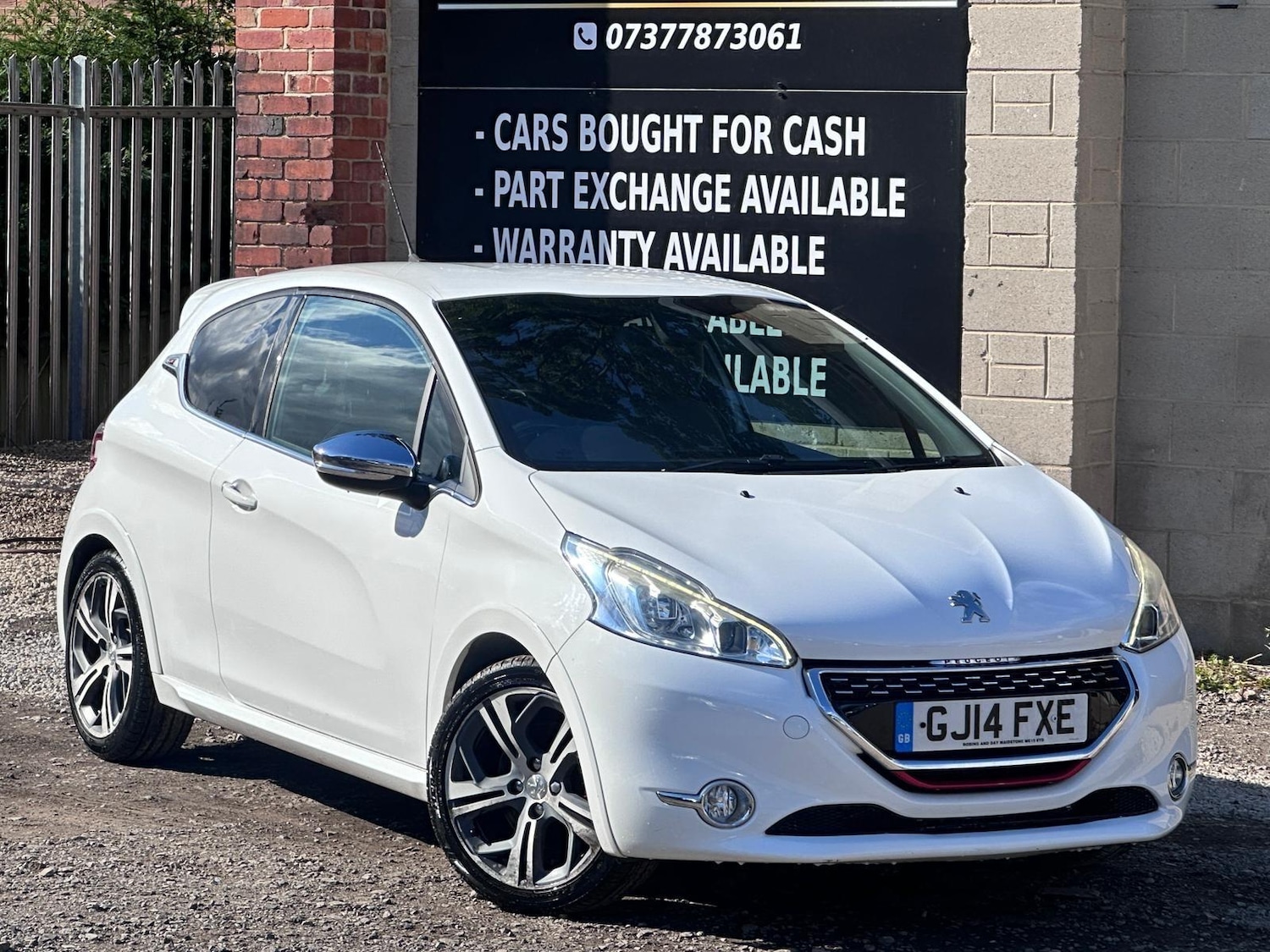 Used Peugeot 208 2014 for sale - 76121471: Photo 1