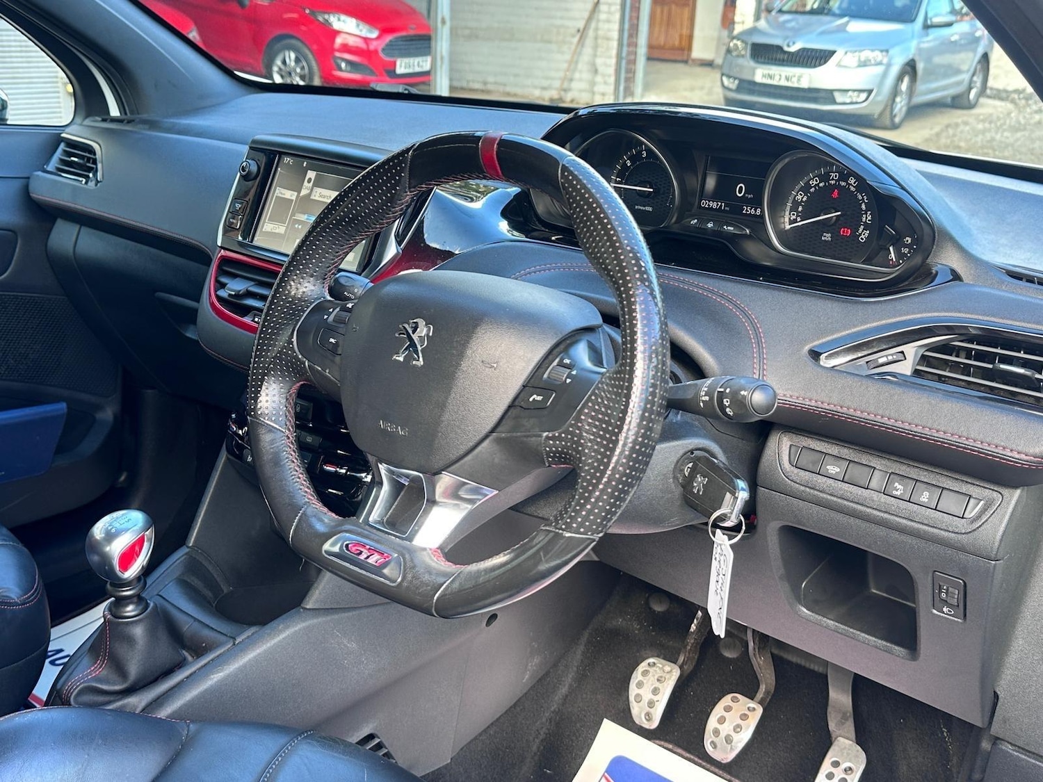 Used Peugeot 208 2014 for sale - 76121471: Photo 10