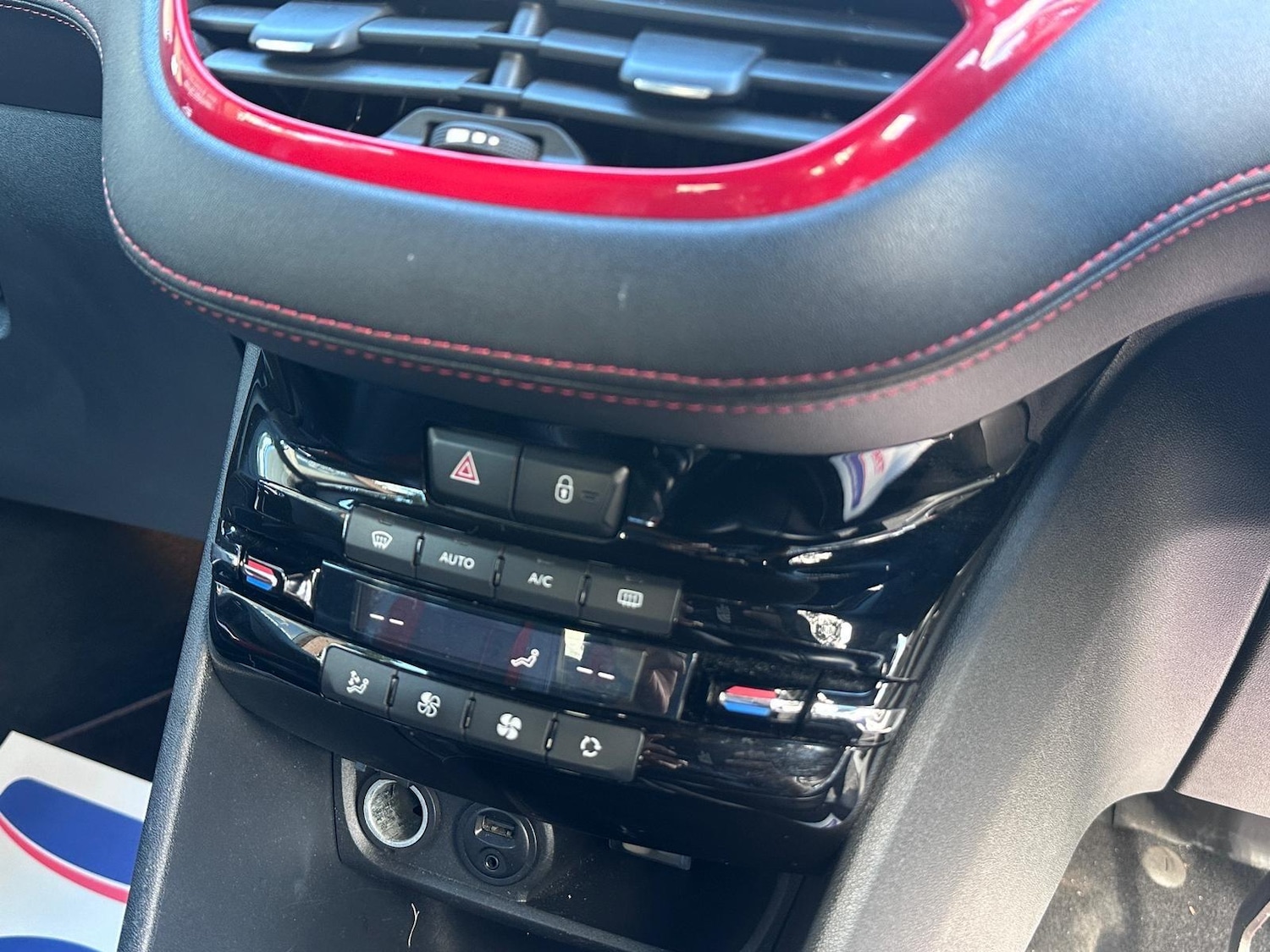 Used Peugeot 208 2014 for sale - 76121471: Photo 13