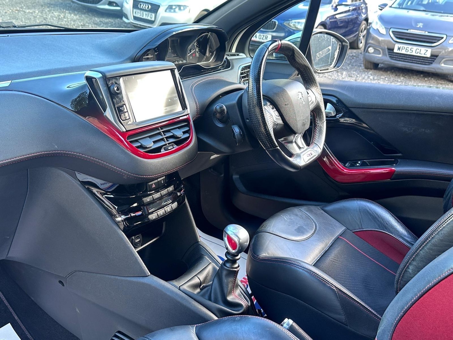 Used Peugeot 208 2014 for sale - 76121471: Photo 14