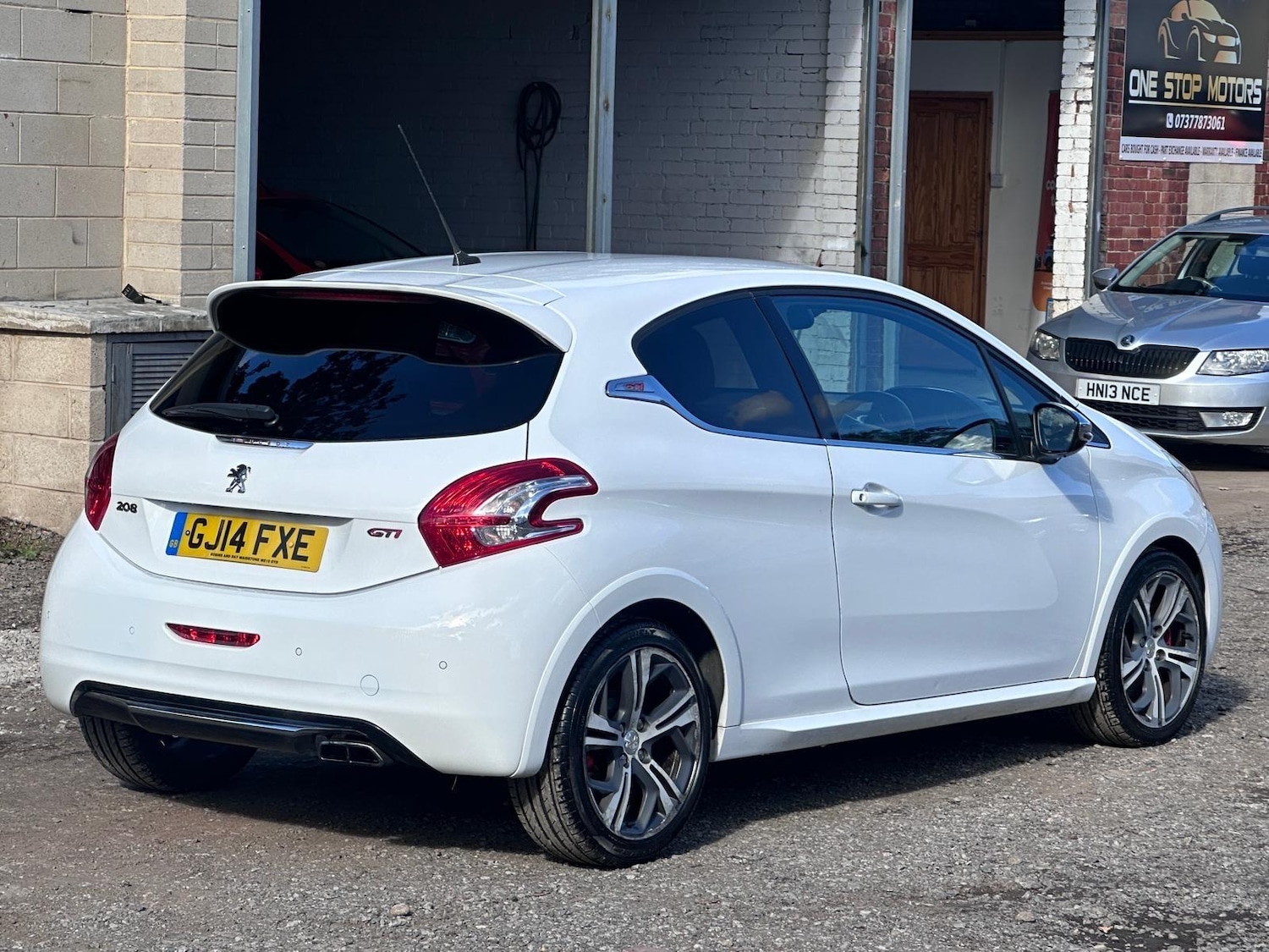 Used Peugeot 208 2014 for sale - 76121471: Photo 15