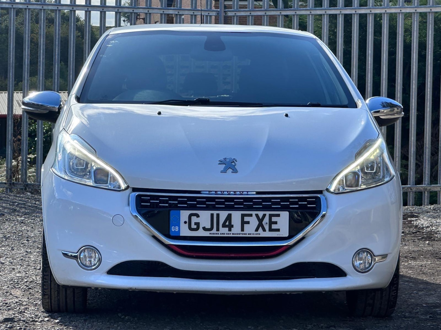 Used Peugeot 208 2014 for sale - 76121471: Photo 2