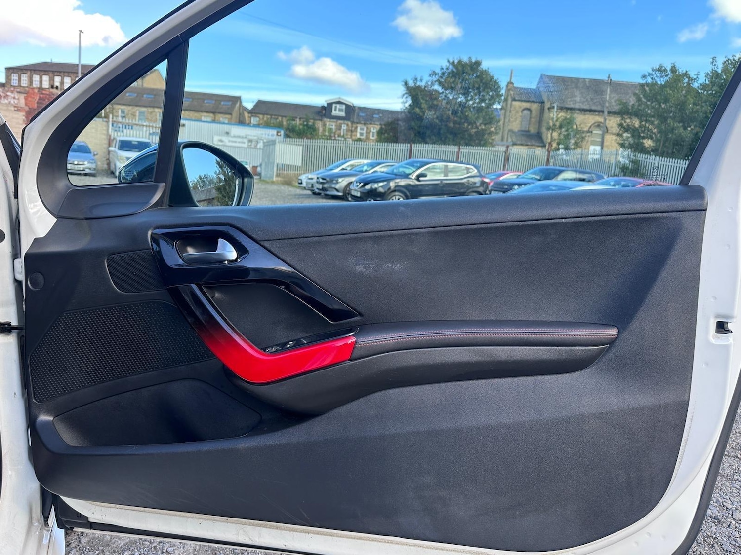 Used Peugeot 208 2014 for sale - 76121471: Photo 25