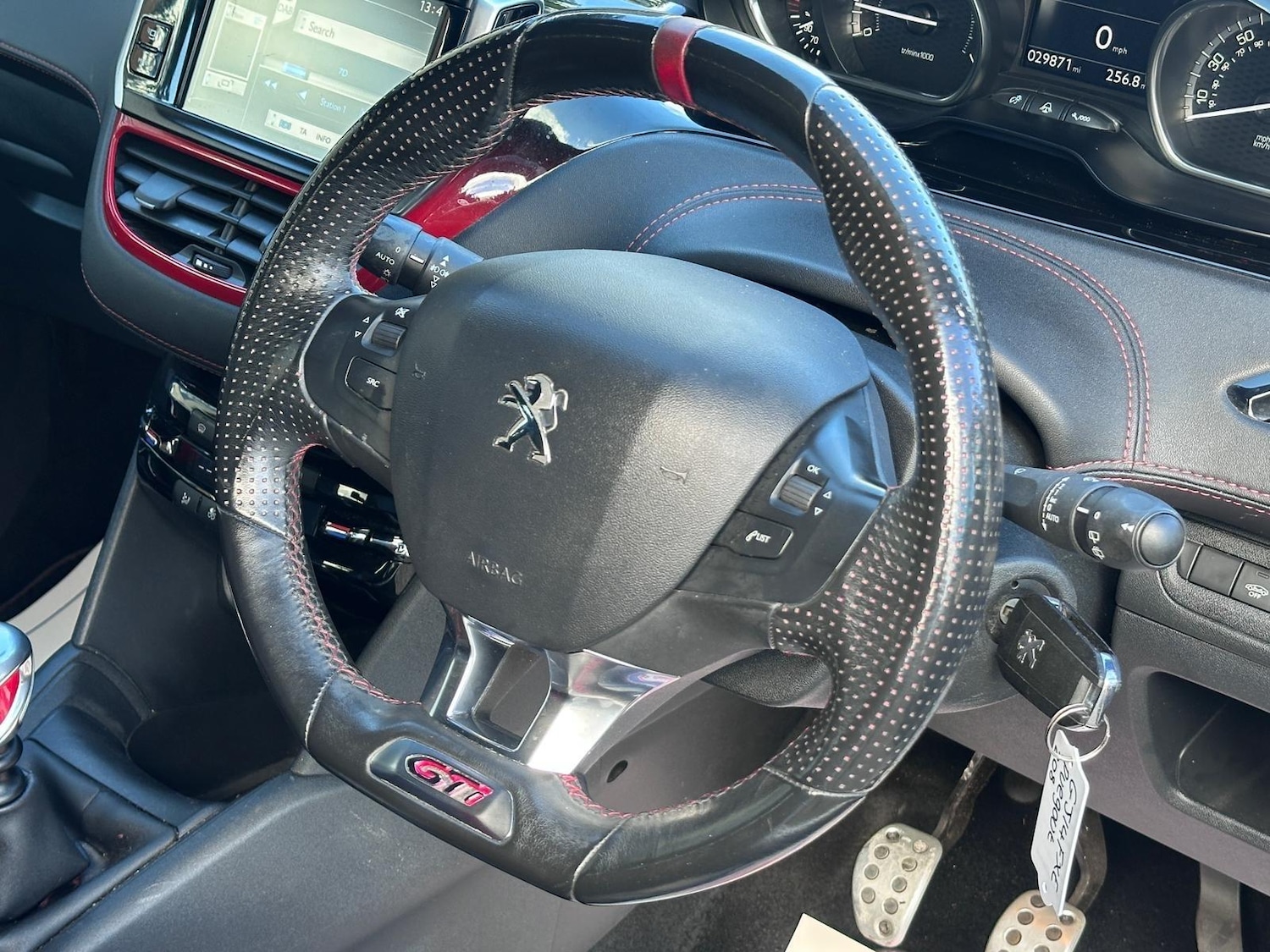 Used Peugeot 208 2014 for sale - 76121471: Photo 26